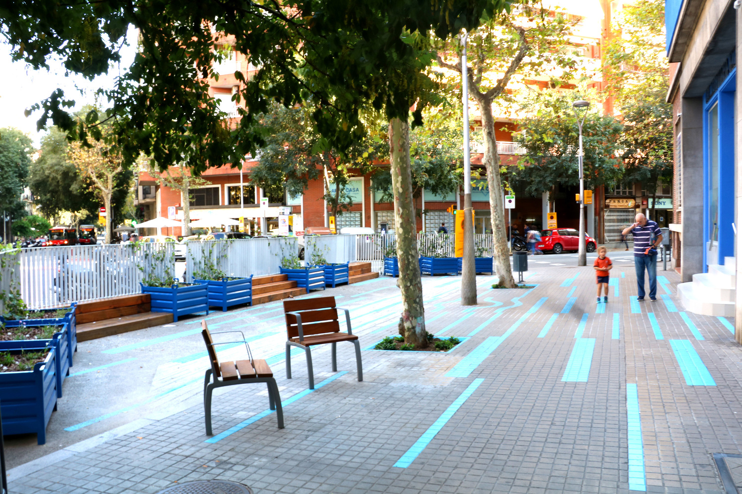 Estrategias de urbanización reversible en colegios de Barcelona